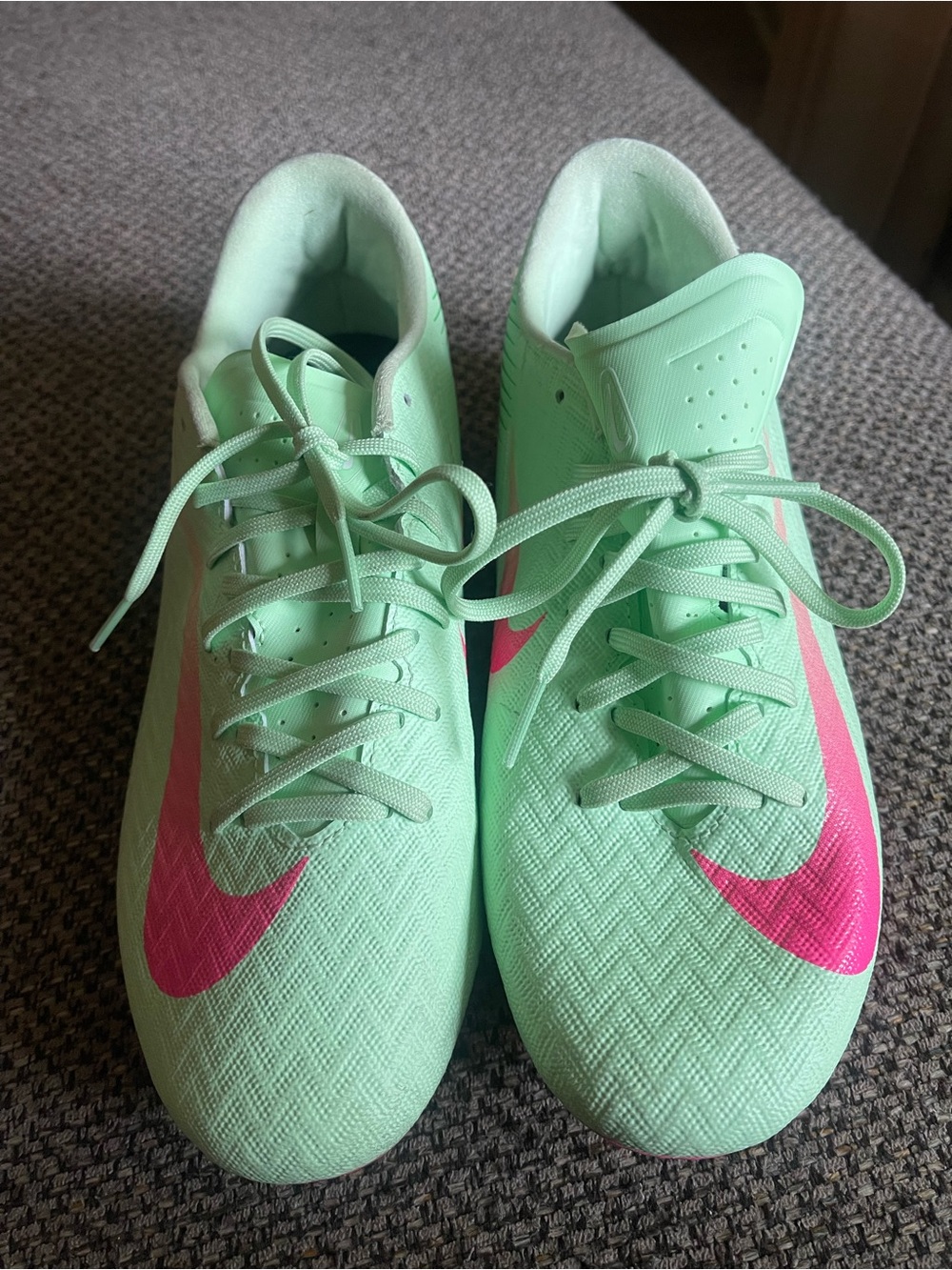Nike Mint Green & Pink Womens Soccer Cleats - Picture 1 of 4